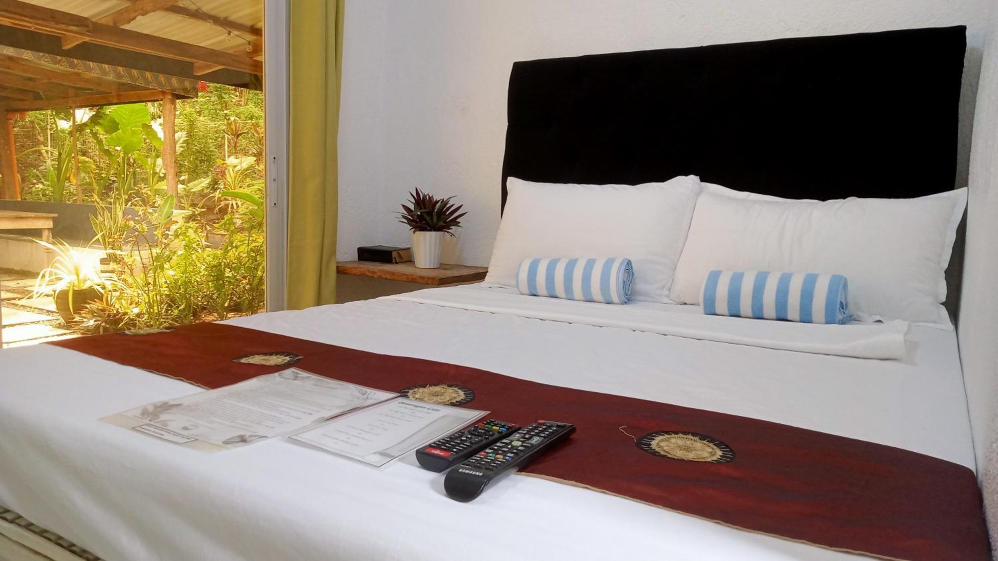 Baywalk Batangas Bed & Breakfast Laurel